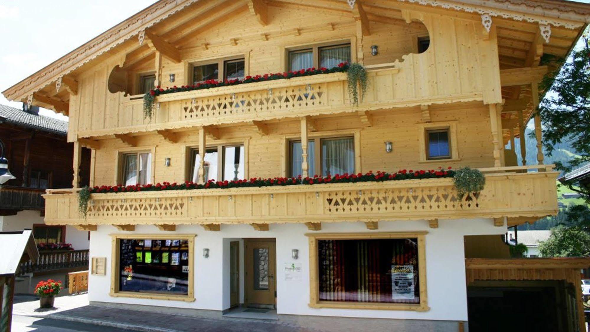 Das Gaestehaus Schneider Am Dorfplatz Alpbach Eksteriør billede