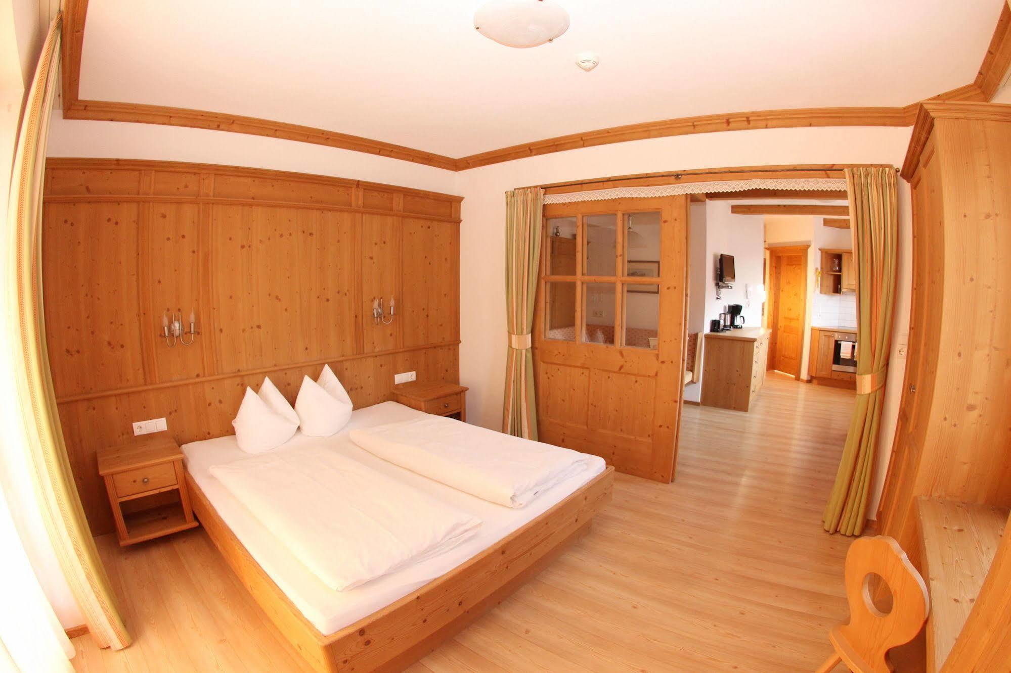 Das Gaestehaus Schneider Am Dorfplatz Alpbach Eksteriør billede